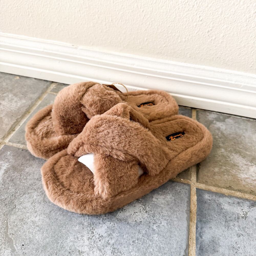 NIB Seven7 Kiki Faux Fur Slippers Mink Brown Tan Cross Strap Womens 8